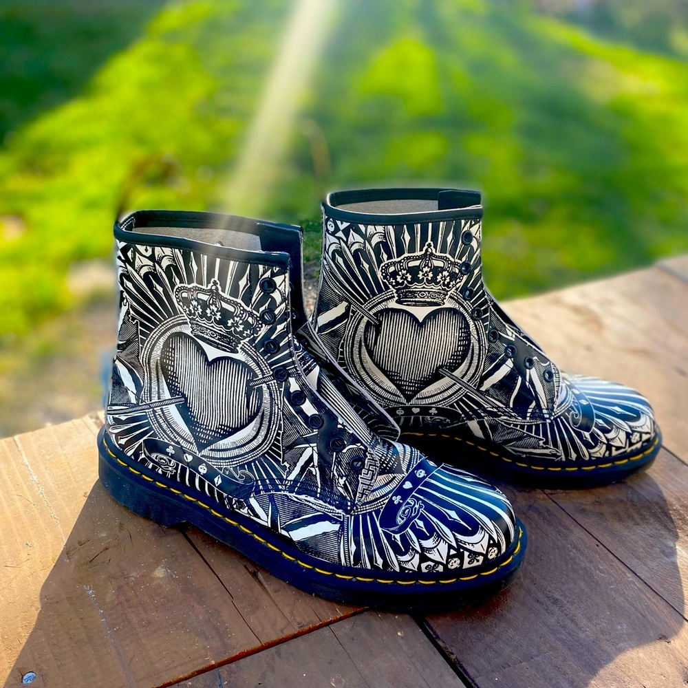Dr Martens AirWair with Bouncing Souls 1460 Playing Card - Size 11 - Rare!